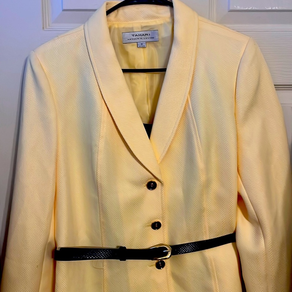 Tahari Womens 2pc suit